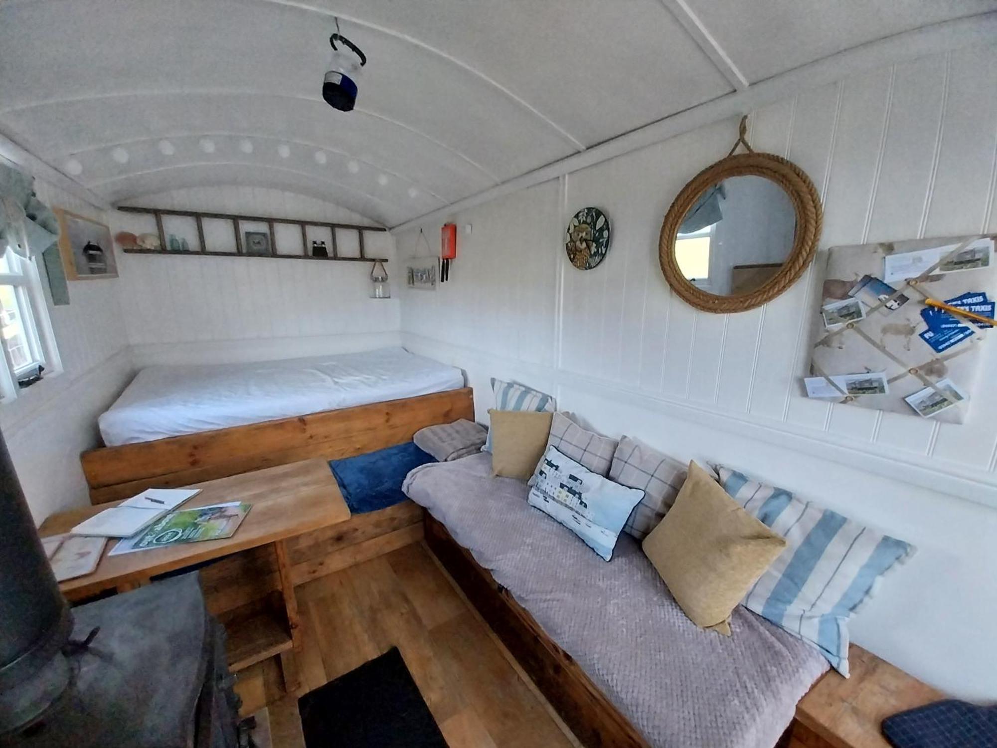 Meadowbeck - Shepherd Huts Fylingdales Exterior photo