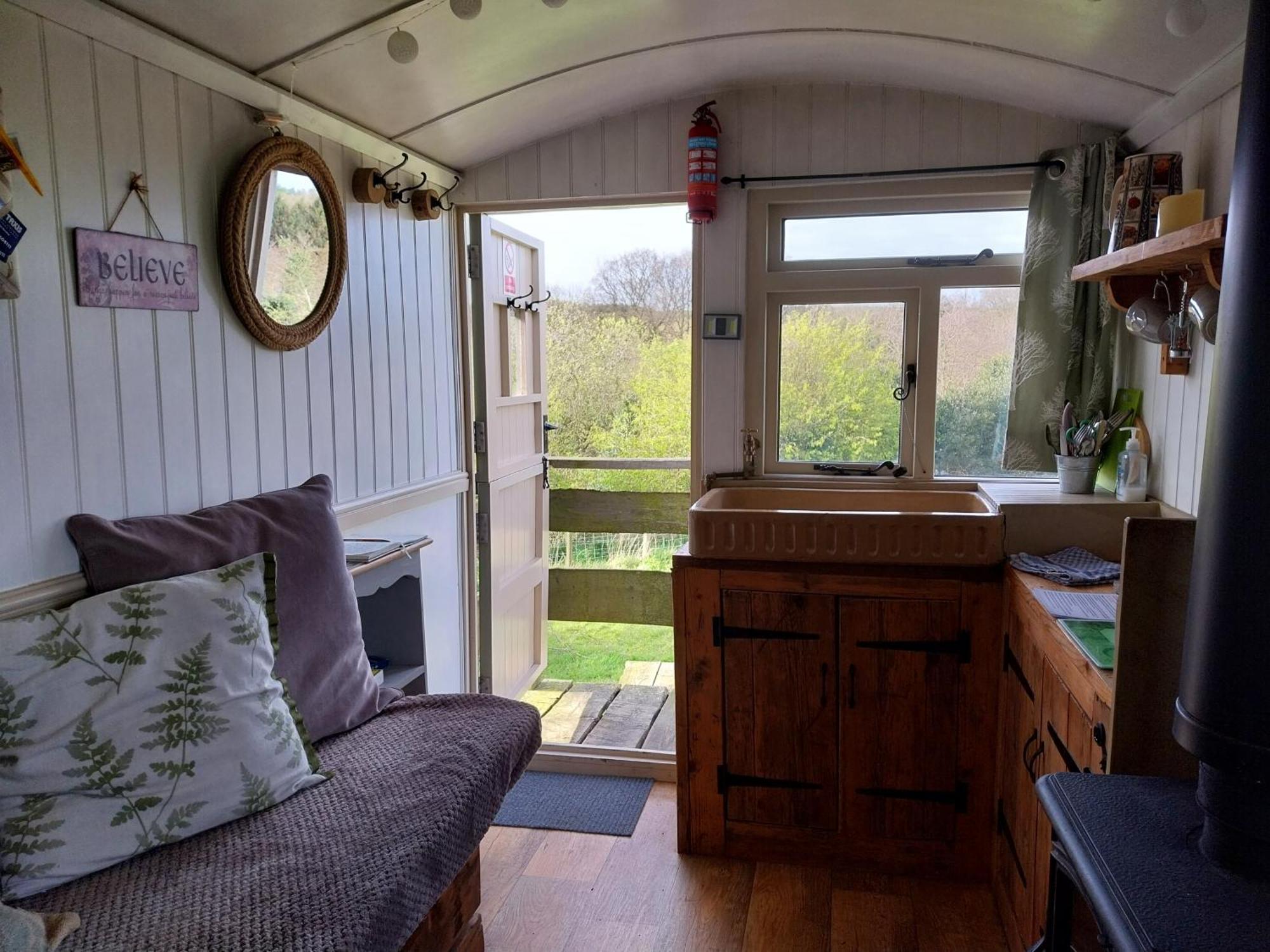 Meadowbeck - Shepherd Huts Fylingdales Exterior photo