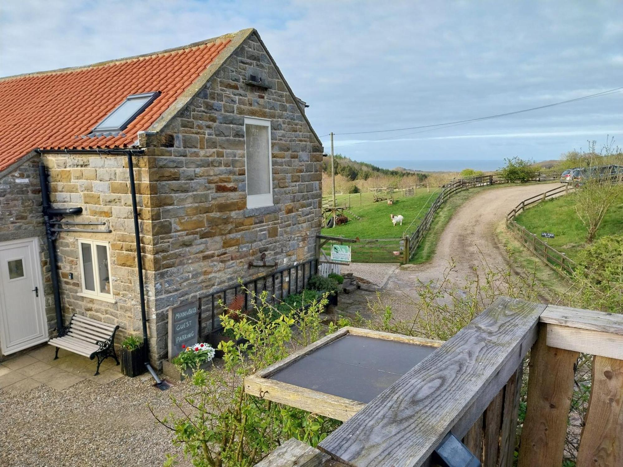Meadowbeck - Shepherd Huts Fylingdales Exterior photo
