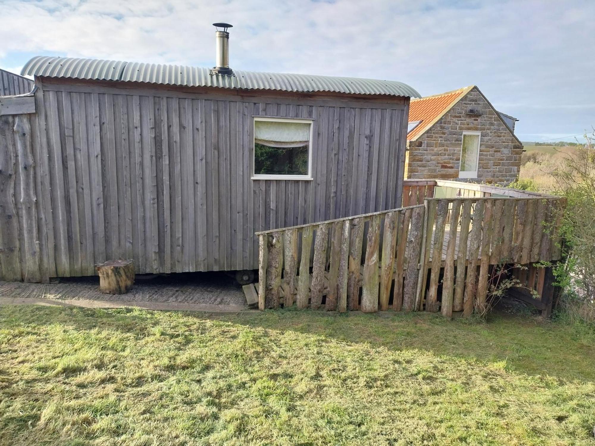 Meadowbeck - Shepherd Huts Fylingdales Exterior photo