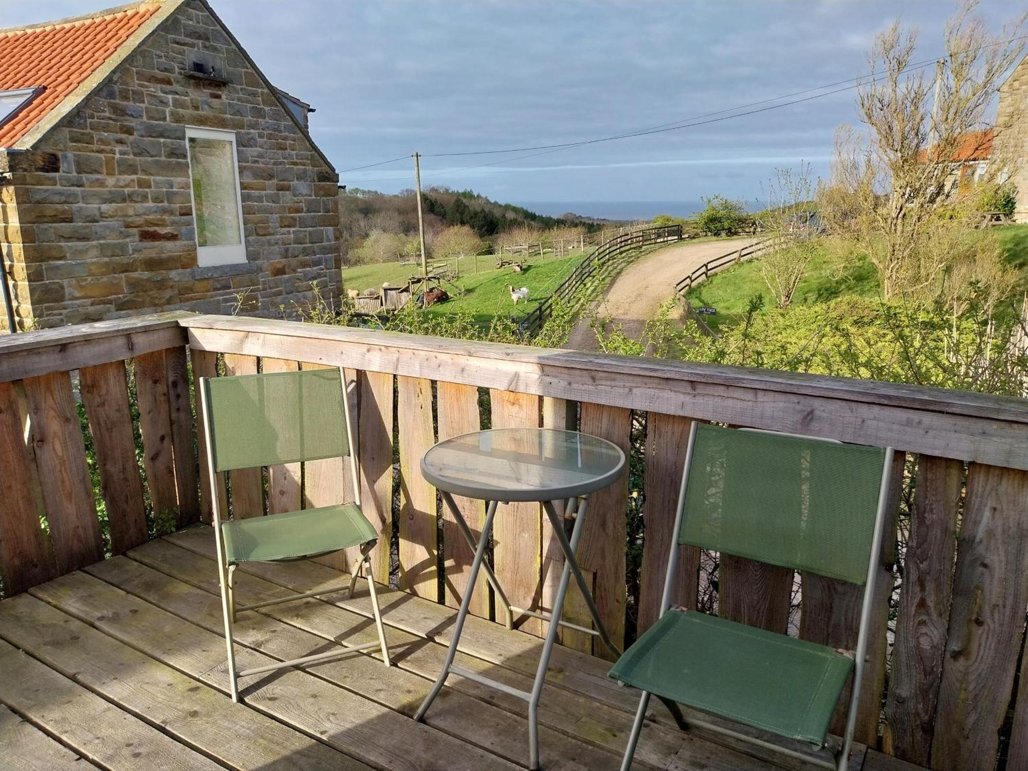 Meadowbeck - Shepherd Huts Fylingdales Exterior photo
